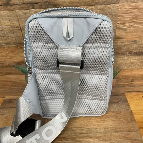 Truwear men’s kinetic gray crossbody bag - Picture 9 of 10